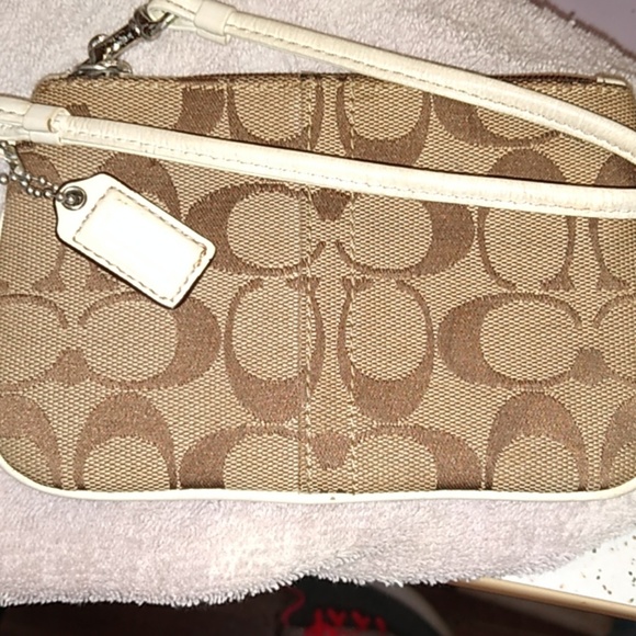 Coach wristlet - Picture 1 of 1